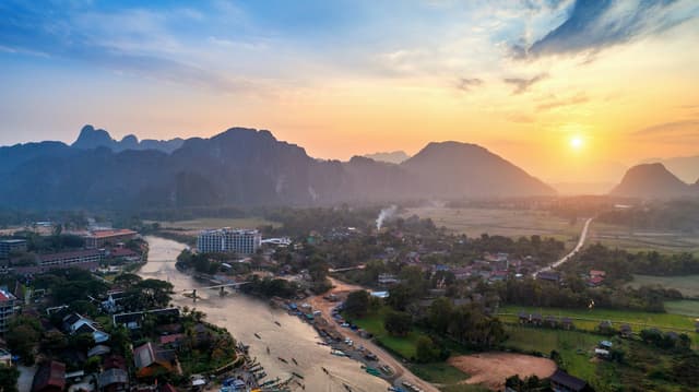 Best India To Vietnam Holiday In 8 Days With INR Price